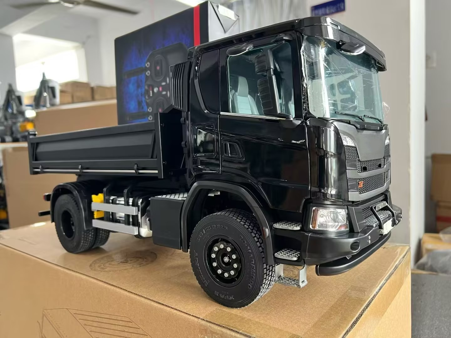 Rc Hobby Dump Truck - Радиоуправляемый самосвал DoubleE E022 1/14 CNC